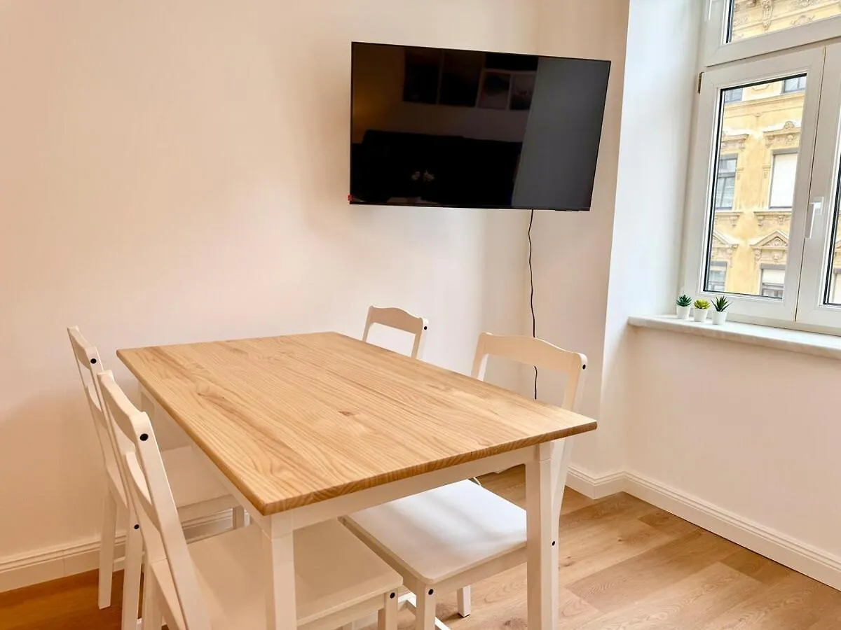 Modern Renovated Apartment فيينا